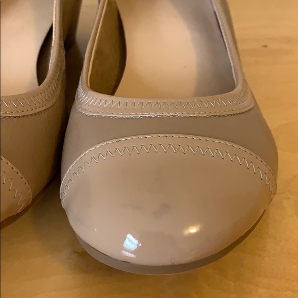 Cole Haan Like New Tan Wedge Size 9 Like New - Picture 7 of 7